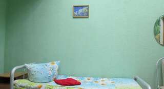 Гостиница На Комсомольской Хостел Сочи Спальное место на двухъярусной кровати в общем номере для женщин с 3 кроватями-5