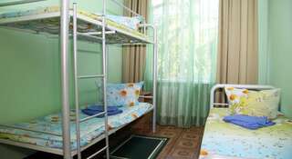 Гостиница На Комсомольской Хостел Сочи Спальное место на двухъярусной кровати в общем номере для женщин с 3 кроватями-1