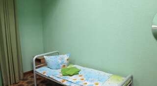 Гостиница На Комсомольской Хостел Сочи Спальное место на двухъярусной кровати в общем номере для мужчин с 3 кроватями-3