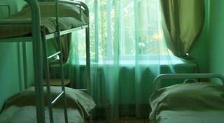 Гостиница На Комсомольской Хостел Сочи Спальное место на двухъярусной кровати в общем номере для мужчин с 3 кроватями-1