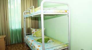 Гостиница На Комсомольской Хостел Сочи Спальное место на двухъярусной кровати в общем номере для женщин с 3 кроватями-2