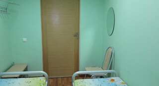 Гостиница На Комсомольской Хостел Сочи Бюджетный двухместный номер с 2 отдельными кроватями и общей ванной комнатой-4
